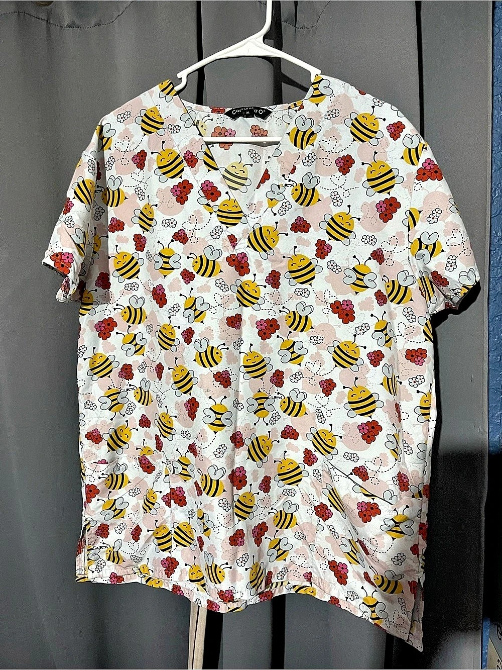 Scrub Bee Print Short Sleeve Top in White & Yellow Like New
